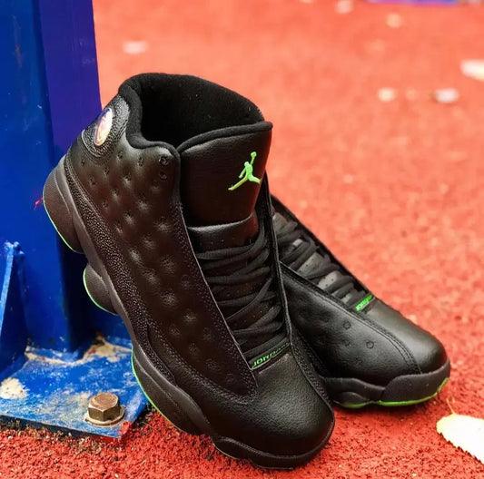 Air Jordan 13 Retro Negros "Black/Altitude Green"