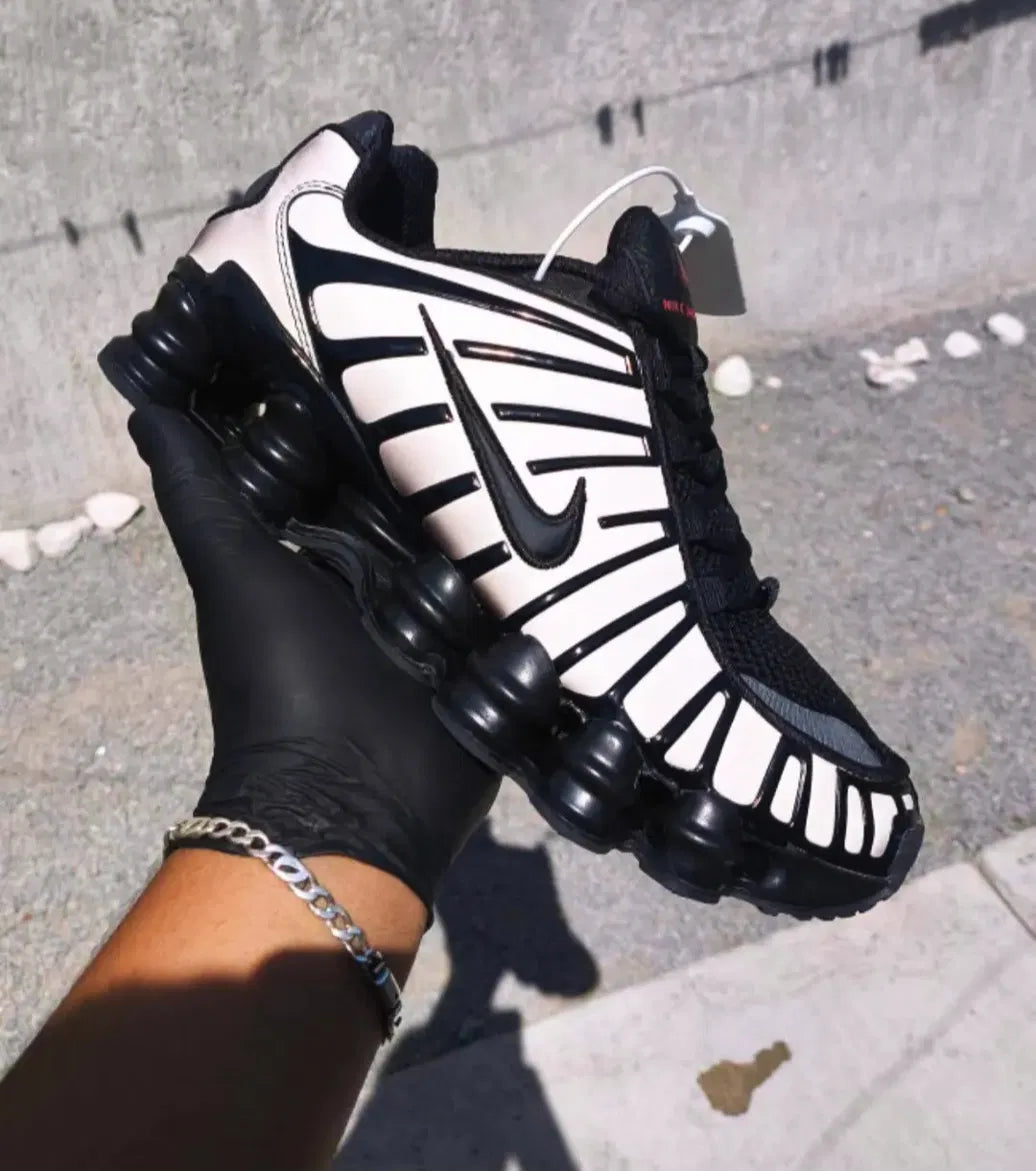 Nike Shox XL Camaleón "Black/White"