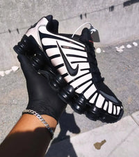 Nike Shox XL Camaleón "Black/White"