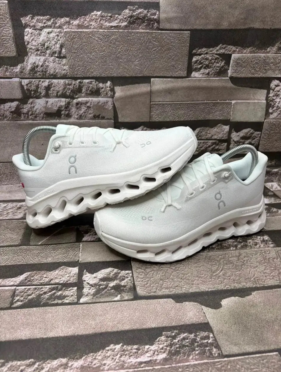 On Cloudmonster Blancos "Total White"