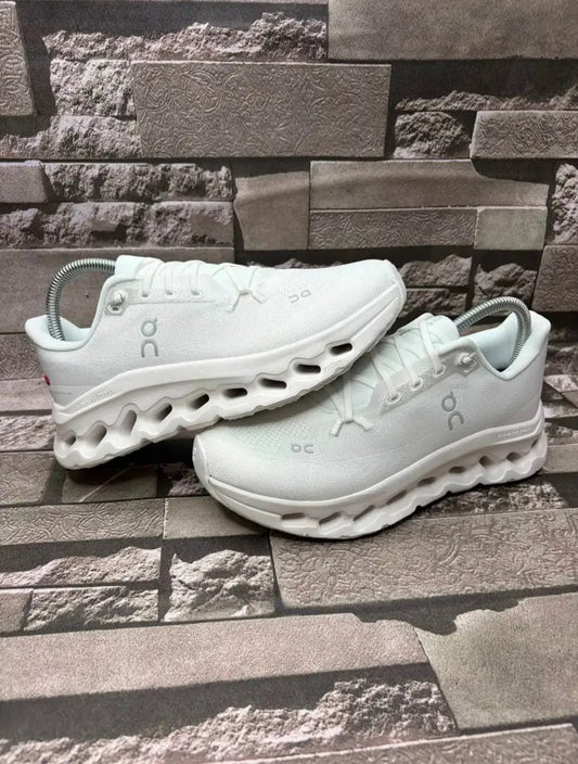 On Cloudmonster Blancos "Total White"