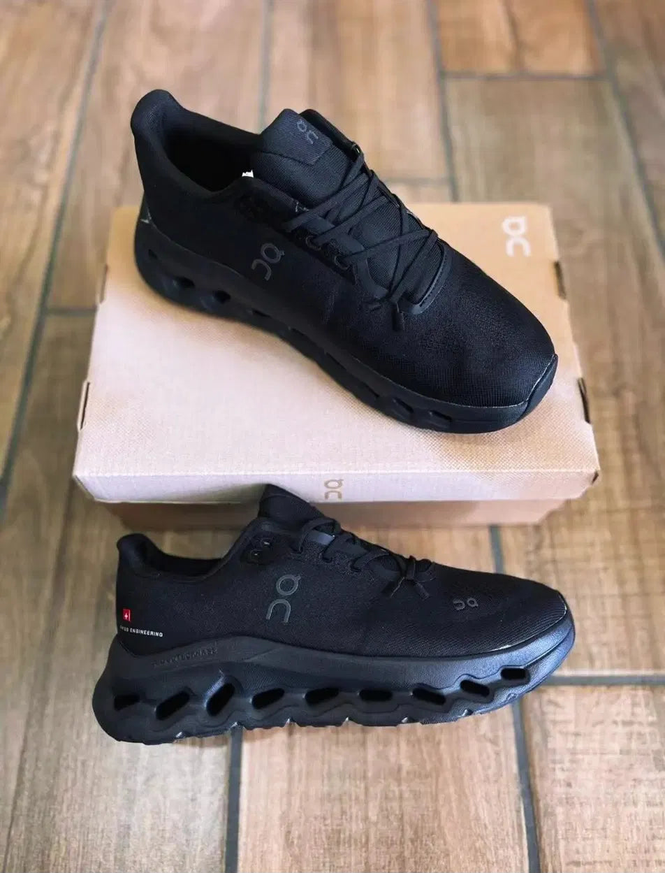 On Cloudmonster Negros "Total Black"