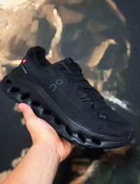 On Cloudmonster Negros "Total Black"