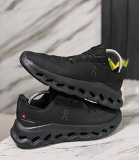 On Cloudmonster Negros "Total Black"