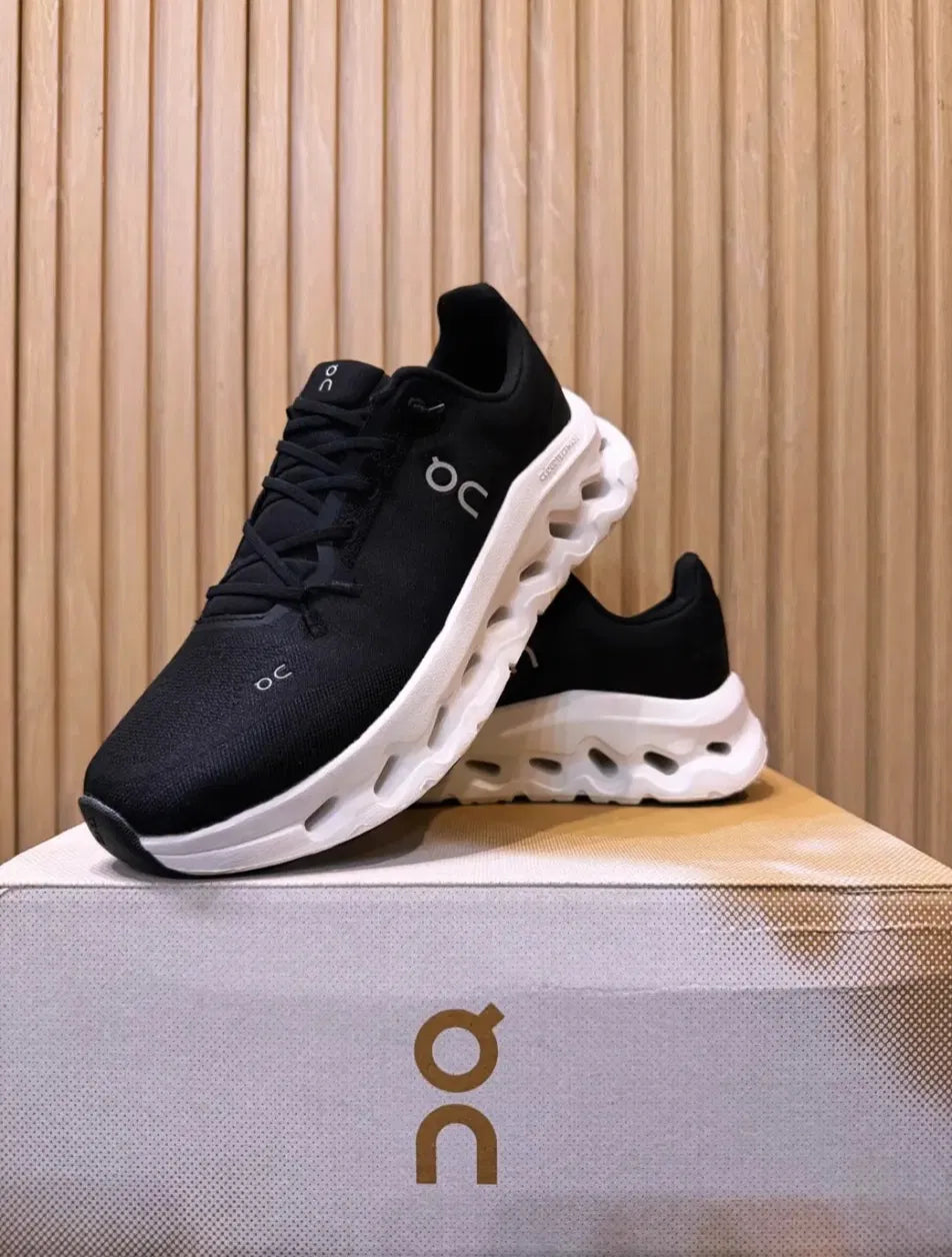 On Cloudmonster Negros "Black/White"