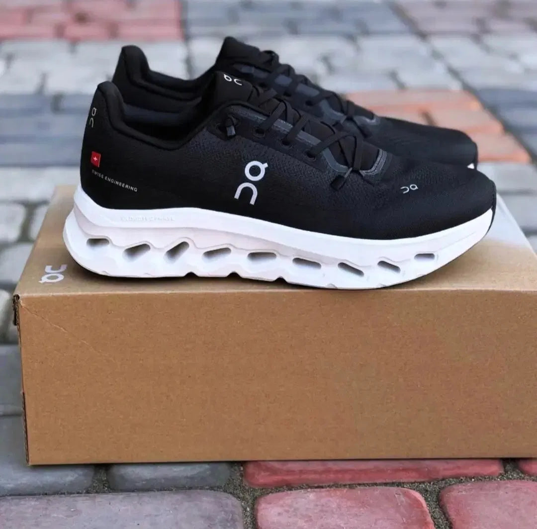 On Cloudmonster Negros "Black/White"