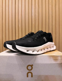 On Cloudmonster Negros "Black/White"