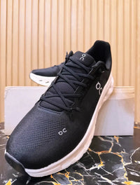 On Cloudmonster Negros "Black/White"